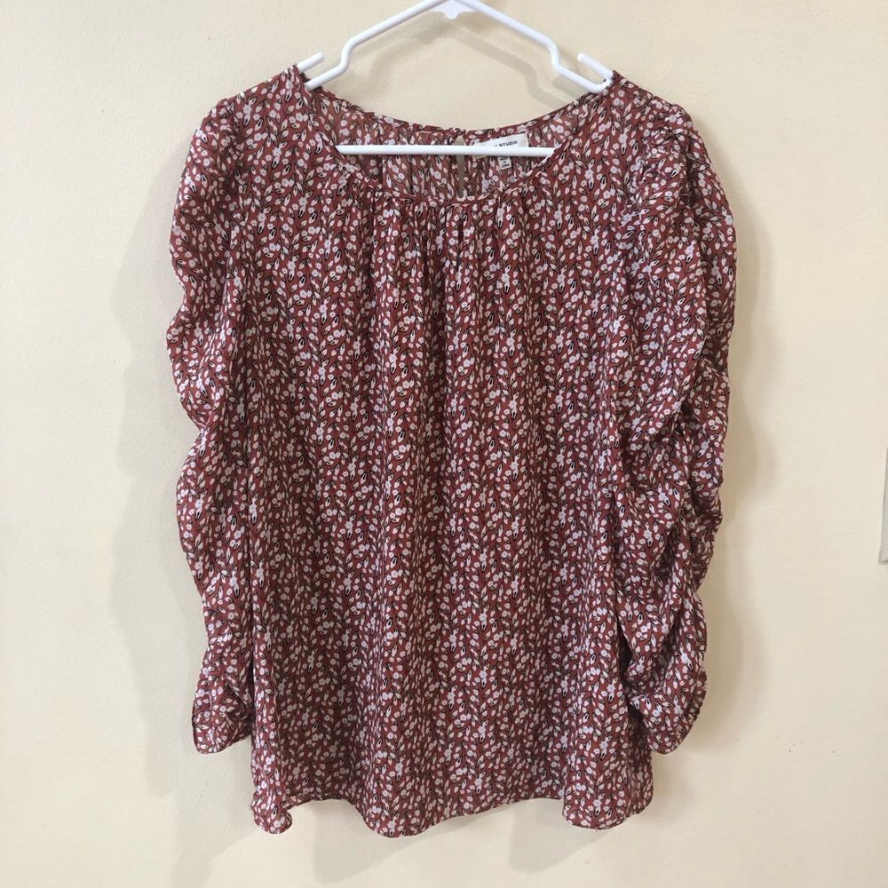 Max Studio Crepe Ruched Sleeve Blouse - Picture 5 of 8